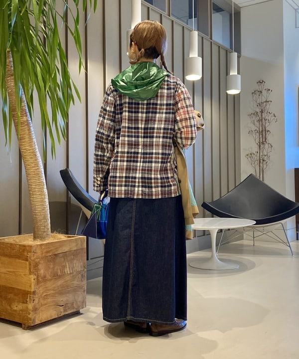 吉野 多恵さんの「BEAMS WOMEN｜L.L.Bean × BEAMS PLUS ＆ BEAMS BOY / Deep Bottom Deluxe Boat and Tote Mini」を使ったコーディネート