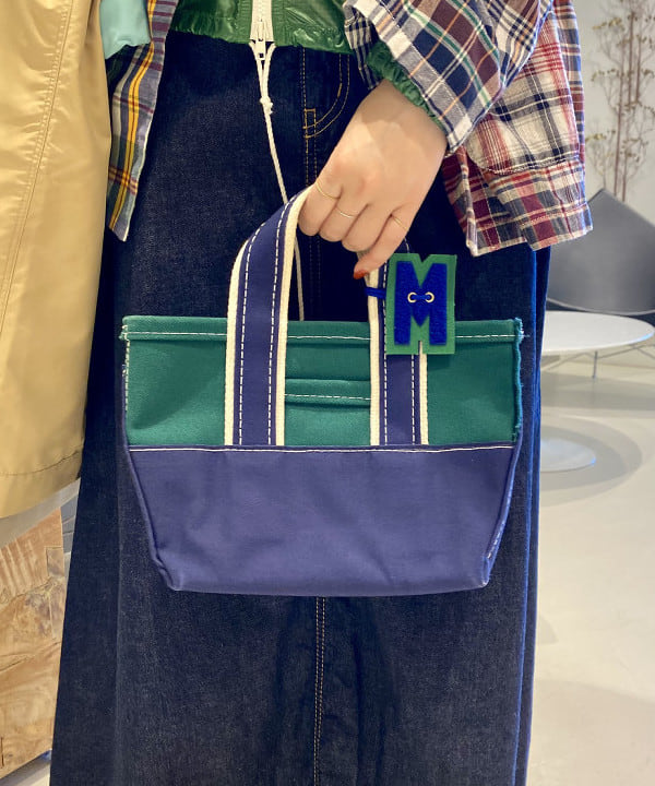吉野 多恵さんの「BEAMS WOMEN｜L.L.Bean × BEAMS PLUS ＆ BEAMS BOY / Deep Bottom Deluxe Boat and Tote Mini」を使ったコーディネート