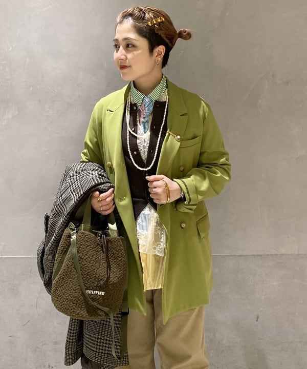 吉野 多恵さんの「BEAMS WOMEN｜BEAMS BOY / GOLDメッキ ワイド パームカフ」を使ったコーディネート