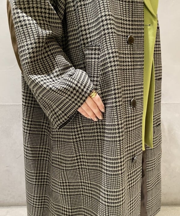 吉野 多恵さんの「BEAMS WOMEN｜BEAMS BOY / GOLDメッキ ワイド パームカフ」を使ったコーディネート