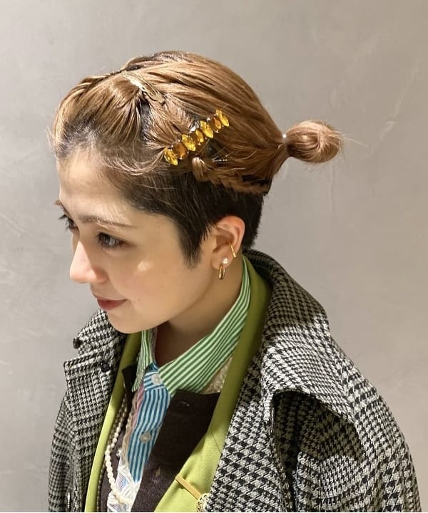 吉野 多恵さんの「BEAMS WOMEN｜BEAMS BOY / GOLDメッキ ワイド パームカフ」を使ったコーディネート