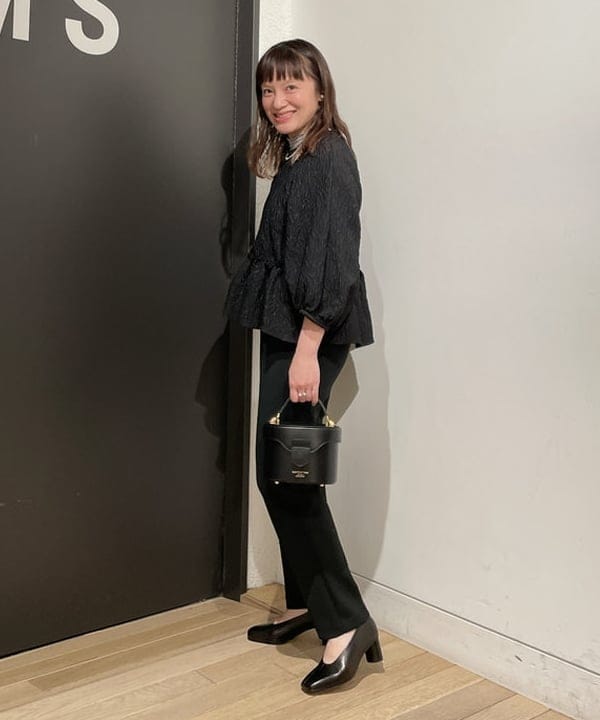 IZUMI MAYUMIさんの「BEAMS WOMEN｜Demi-Luxe BEAMS / バック ギャザー パンプス」を使ったコーディネート