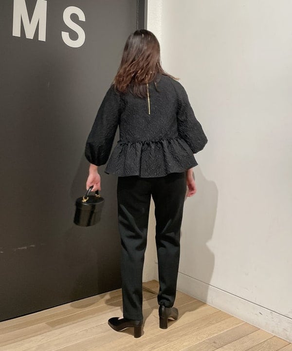 IZUMI MAYUMIさんの「BEAMS WOMEN｜Demi-Luxe BEAMS / バック ギャザー パンプス」を使ったコーディネート