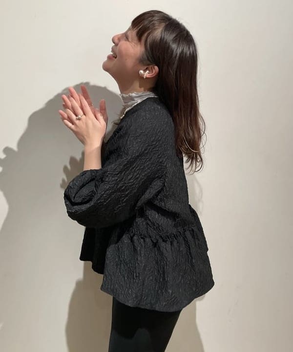 IZUMI MAYUMIさんの「BEAMS WOMEN｜Demi-Luxe BEAMS / バック ギャザー パンプス」を使ったコーディネート