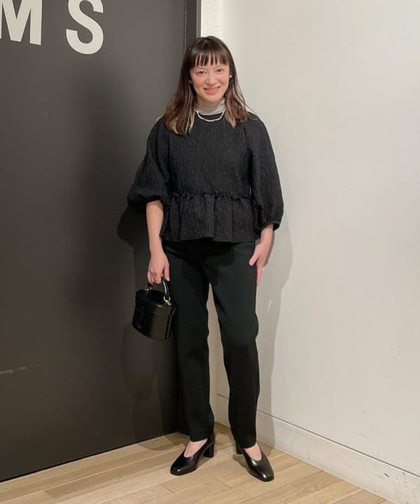 IZUMI MAYUMIさんの「BEAMS WOMEN｜Demi-Luxe BEAMS / バック ギャザー パンプス」を使ったコーディネート