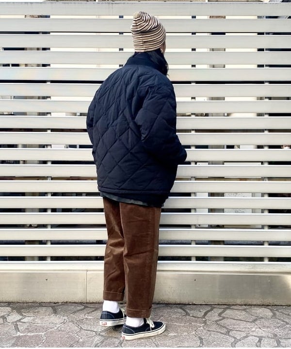 佐々木 祐太さんの「BEAMS WOMEN｜BEAMS PLUS / 2プリーツ コーデュロイ トラウザーズ」を使ったコーディネート