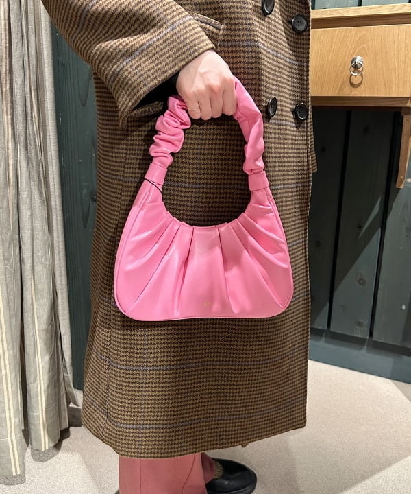 庭野 優紀さんの「BEAMS WOMEN｜JW PEI / Gabbi Bag」を使ったコーディネート