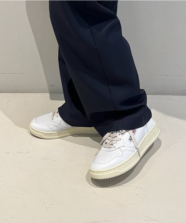 大川 美咲さんの「BEAMS WOMEN｜AUTRY / MEDALIST LOW レザースニーカー」を使ったコーディネート