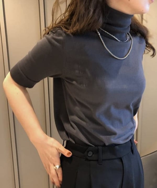 佐藤 美樹さんの「BEAMS WOMEN｜AK+1 / スーパーブラック ストレートパンツ」を使ったコーディネート