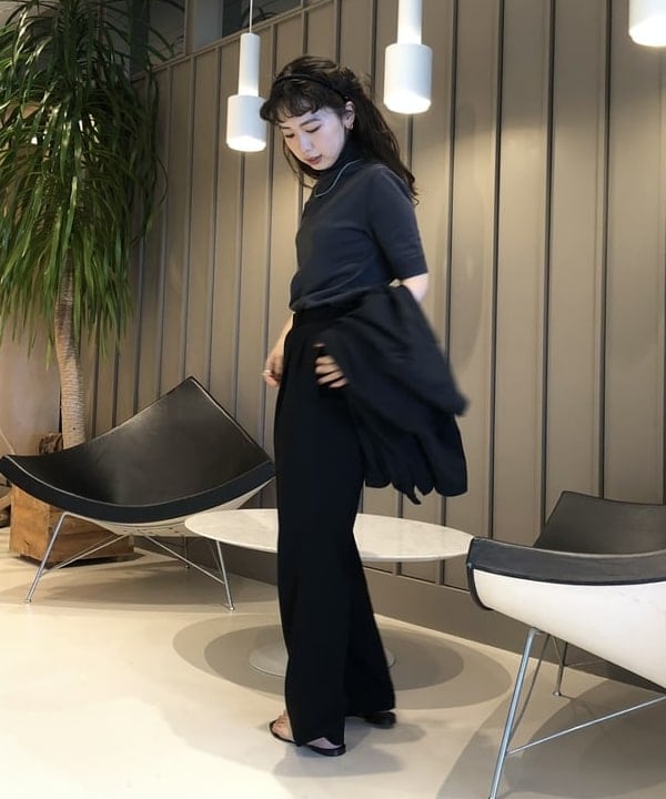 佐藤 美樹さんの「BEAMS WOMEN｜AK+1 / スーパーブラック ストレートパンツ」を使ったコーディネート