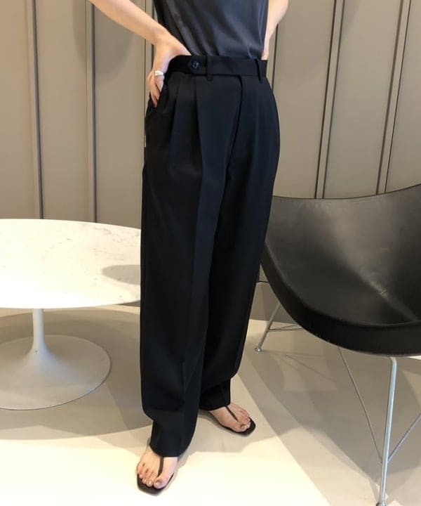 佐藤 美樹さんの「BEAMS WOMEN｜AK+1 / スーパーブラック ストレートパンツ」を使ったコーディネート