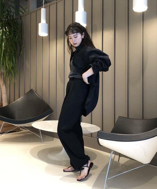 佐藤 美樹さんの「BEAMS WOMEN｜AK+1 / スーパーブラック ストレートパンツ」を使ったコーディネート