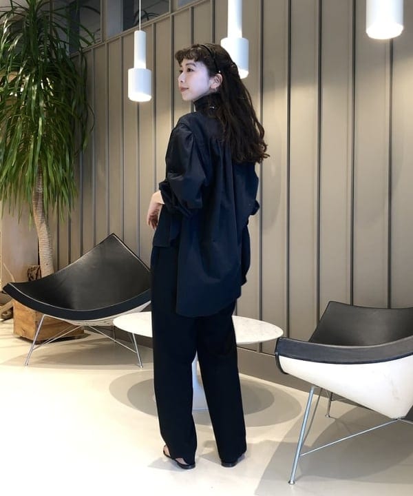 佐藤 美樹さんの「BEAMS WOMEN｜AK+1 / スーパーブラック ストレートパンツ」を使ったコーディネート