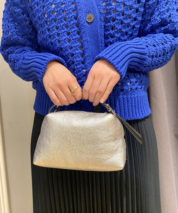 千田 静香さんの「BEAMS WOMEN｜GIANNI CHIARINI / メタリック ALIFA レザーショルダーバッグ S」を使ったコーディネート