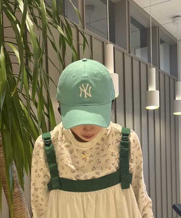 サワイさんの「BEAMS WOMEN｜【別注】BUZZ RICKSON'S / チノパンツ」を使ったコーディネート