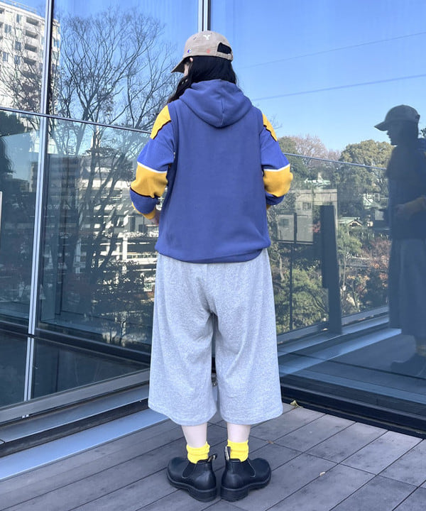 カスタニ モモノさんの「BEAMS WOMEN｜Blundstone / LOW CUT」を使ったコーディネート