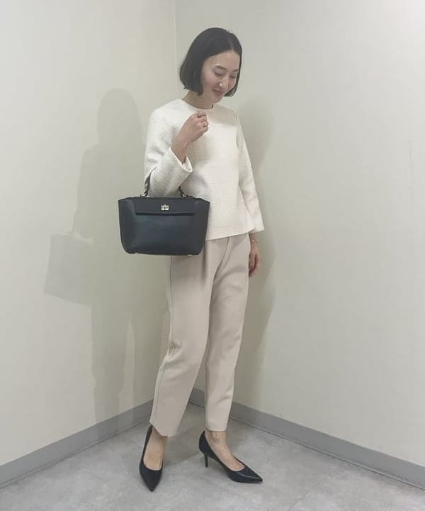 越智 里美さんの「BEAMS WOMEN｜トリアセ 1タック パンツ＊」を使ったコーディネート