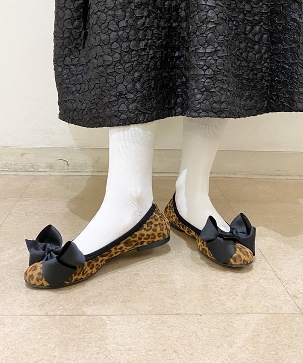 りかちょび/岸本梨佳さんの「BEAMS WOMEN｜SEPTEMBER MOON / リボン バレエシューズ レオパード」を使ったコーディネート