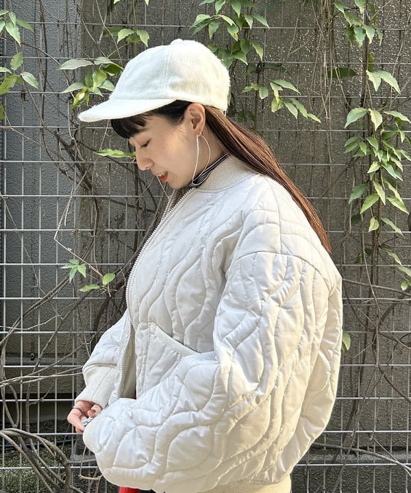 庭野 優紀さんの「BEAMS WOMEN｜BEAMS BOY / BLACK 0.8mm リング」を使ったコーディネート