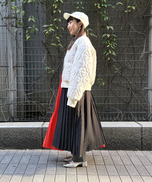 庭野 優紀さんの「BEAMS WOMEN｜BEAMS BOY / BLACK 0.8mm リング」を使ったコーディネート