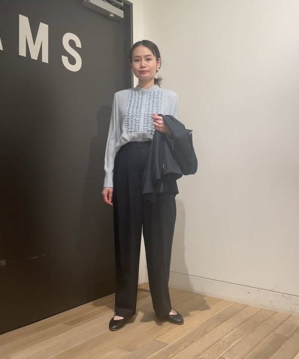 鈴木 亜美さんの「BEAMS WOMEN｜Demi-Luxe BEAMS / ダブルパール イヤリング」を使ったコーディネート
