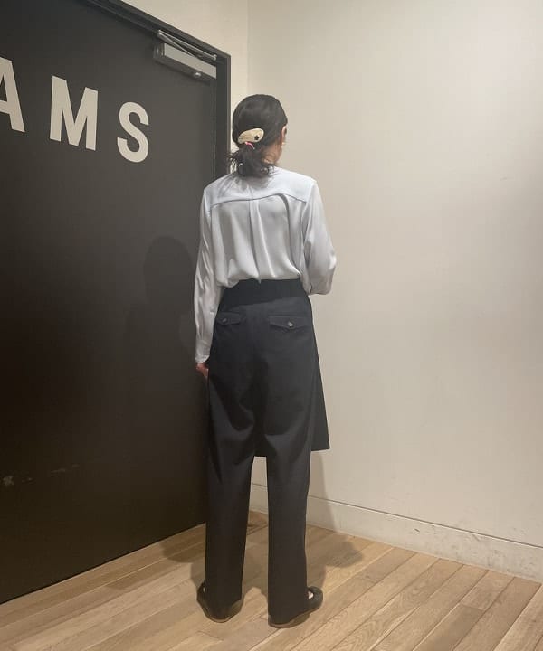 鈴木 亜美さんの「BEAMS WOMEN｜Demi-Luxe BEAMS / ダブルパール イヤリング」を使ったコーディネート