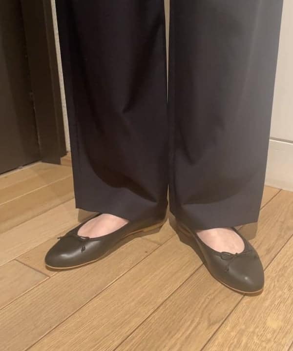 鈴木 亜美さんの「BEAMS WOMEN｜Demi-Luxe BEAMS / ダブルパール イヤリング」を使ったコーディネート