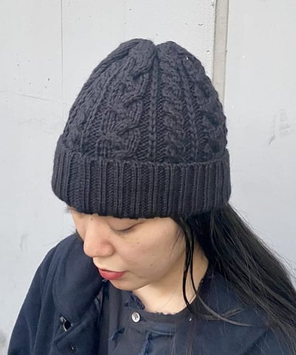 鈴木 悠里さんの「BEAMS WOMEN｜BEAMS PLUS / Cable Watch Cap」を使ったコーディネート