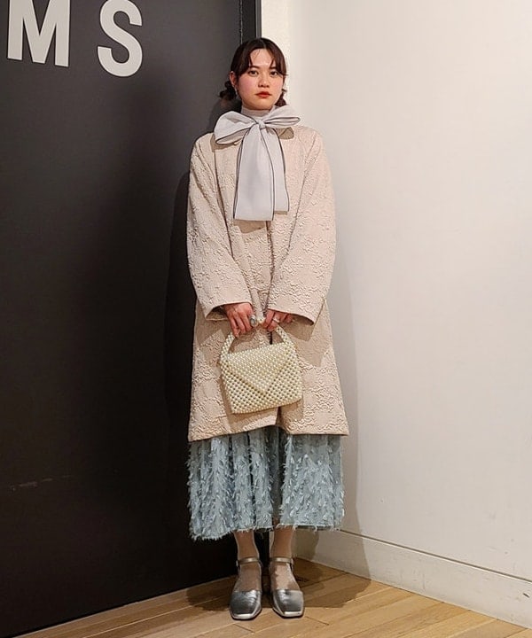 saori KATOさんの「BEAMS WOMEN｜オーガンジー リボンブラウス」を使ったコーディネート