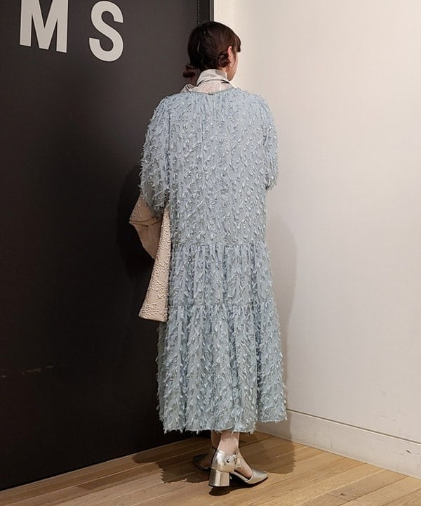 saori KATOさんの「BEAMS WOMEN｜オーガンジー リボンブラウス」を使ったコーディネート