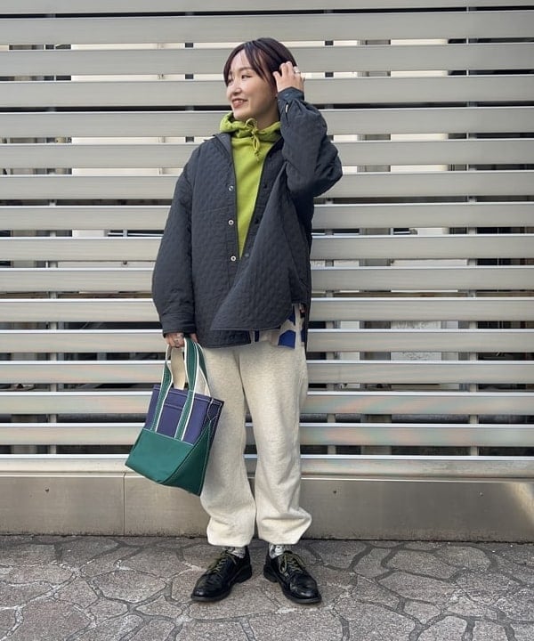 朱華さんの「BEAMS WOMEN｜L.L.Bean / Deep Bottom Deluxe Boat and Tote S」を使ったコーディネート