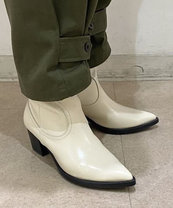 鈴木 悠里さんの「BEAMS WOMEN｜BEAMS PLUS / Leather Tab Cotton Belt」を使ったコーディネート