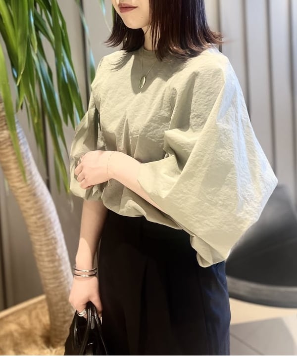 大川 美咲さんの「BEAMS WOMEN｜AK+1 / スーパーブラック ストレートパンツ」を使ったコーディネート