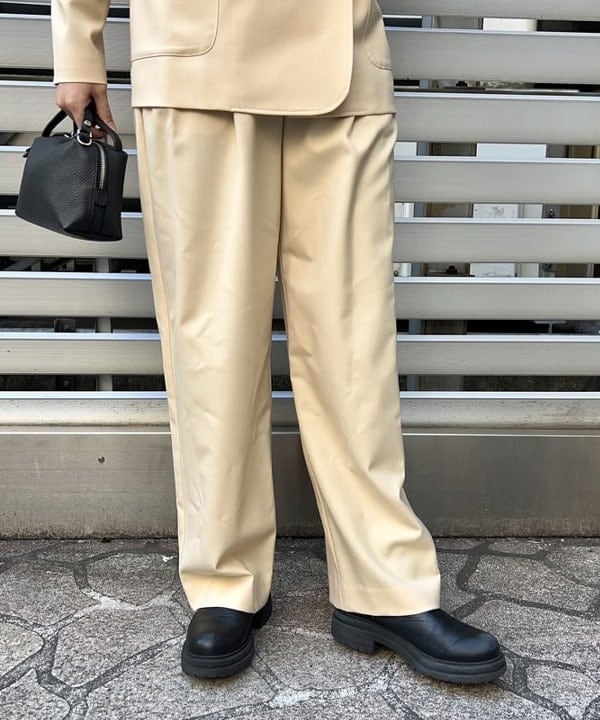 篠崎 香月さんの「BEAMS WOMEN｜GIANNI CHIARINI / ALIFA レザーショルダーバッグ S」を使ったコーディネート