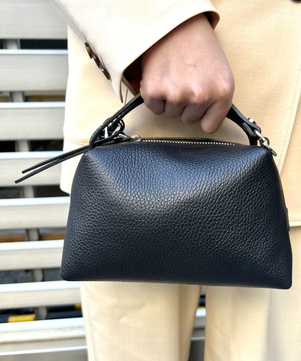 篠崎 香月さんの「BEAMS WOMEN｜GIANNI CHIARINI / ALIFA レザーショルダーバッグ S」を使ったコーディネート