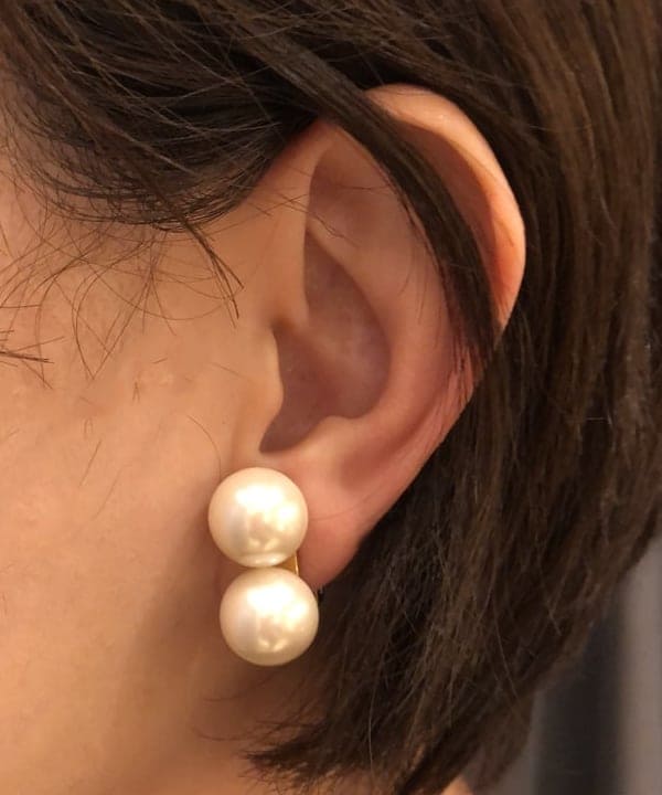 藤井 裕実子さんの「BEAMS WOMEN｜Demi-Luxe BEAMS / ダブルパール イヤリング」を使ったコーディネート