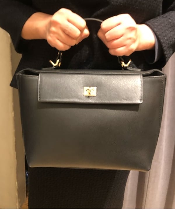 藤井 裕実子さんの「BEAMS WOMEN｜Demi-Luxe BEAMS / ダブルパール イヤリング」を使ったコーディネート