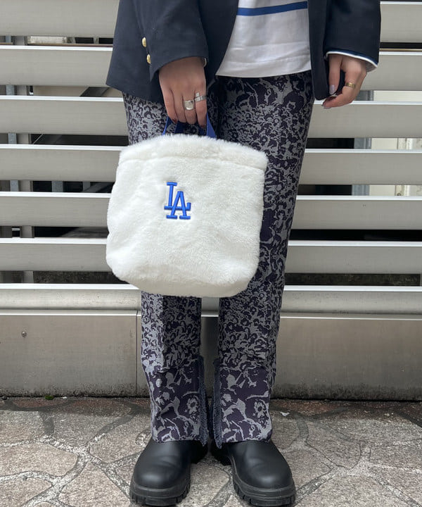 朱華さんの「BEAMS WOMEN｜BEAMS BOY / ポリエステル ウール 3ボタン ブレザー」を使ったコーディネート