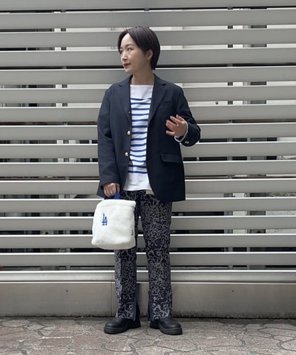 朱華さんの「BEAMS WOMEN｜BEAMS BOY / ポリエステル ウール 3ボタン ブレザー」を使ったコーディネート