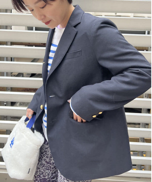 朱華さんの「BEAMS WOMEN｜BEAMS BOY / ポリエステル ウール 3ボタン ブレザー」を使ったコーディネート
