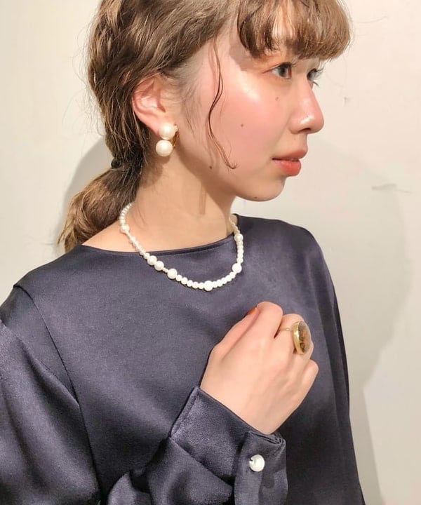 佐藤 美樹さんの「BEAMS WOMEN｜Demi-Luxe BEAMS / ダブルパール イヤリング」を使ったコーディネート
