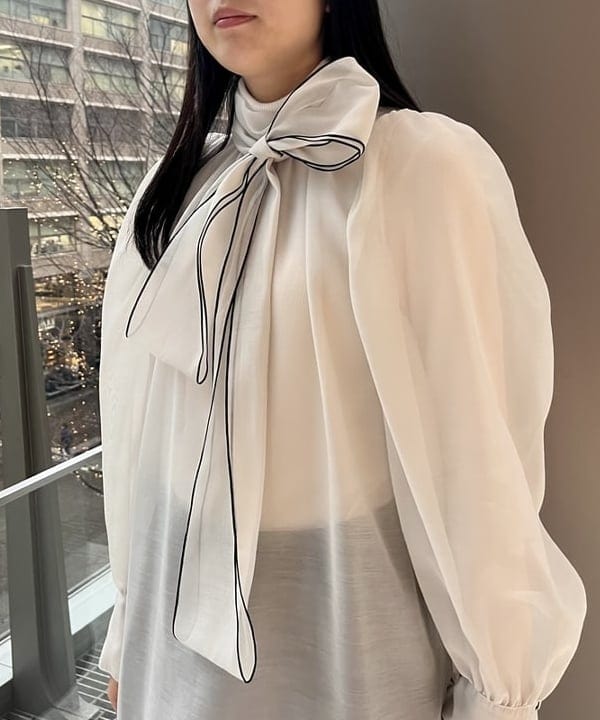 山田 千遥さんの「BEAMS WOMEN｜オーガンジー リボンブラウス」を使ったコーディネート