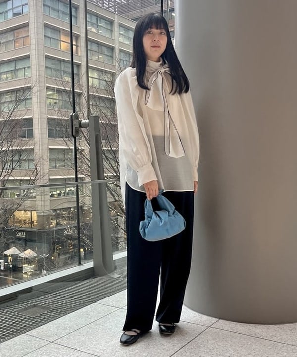 山田 千遥さんの「BEAMS WOMEN｜オーガンジー リボンブラウス」を使ったコーディネート