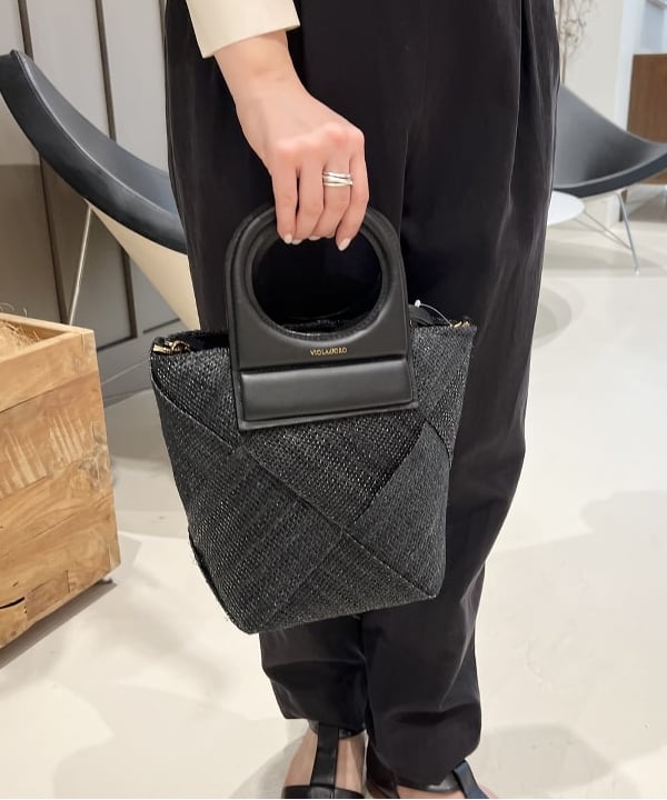 大川 美咲さんの「BEAMS WOMEN｜AK+1 / シルクコットン ブラウス」を使ったコーディネート