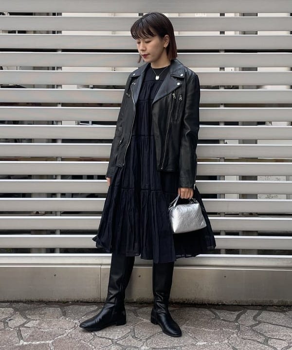 SAKAIさんの「BEAMS WOMEN｜GIANNI CHIARINI / メタリック ALIFA レザーショルダーバッグ S」を使ったコーディネート