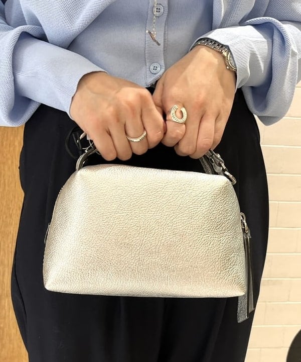 ちりこさんの「BEAMS WOMEN｜GIANNI CHIARINI / メタリック ALIFA レザーショルダーバッグ S」を使ったコーディネート