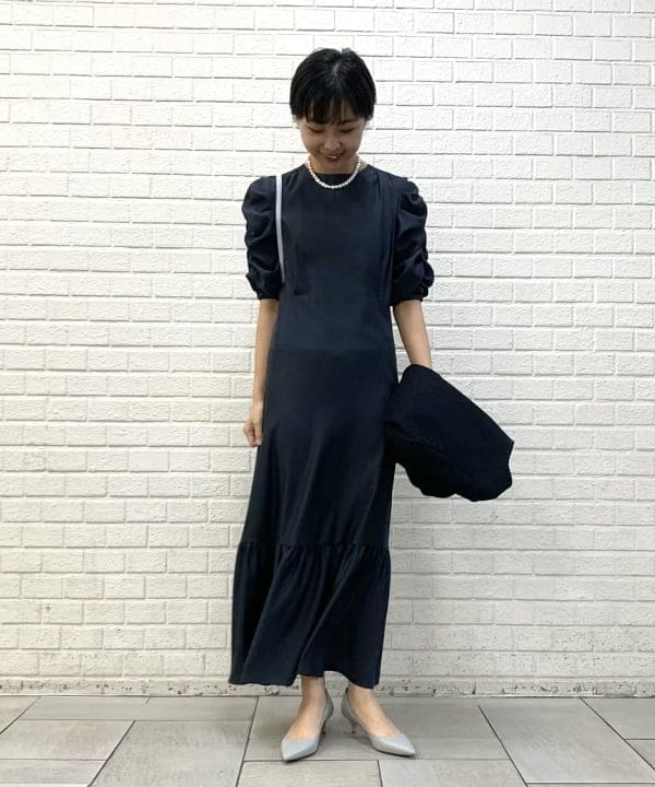 内山 瑛美さんの「BEAMS WOMEN｜TOFF&LOADSTONE × Demi-Luxe BEAMS / 別注 レヴューミニ ライトシュリンク ショルダーバッグ」を使ったコーディネート