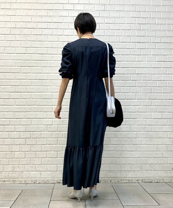 内山 瑛美さんの「BEAMS WOMEN｜TOFF&LOADSTONE × Demi-Luxe BEAMS / 別注 レヴューミニ ライトシュリンク ショルダーバッグ」を使ったコーディネート