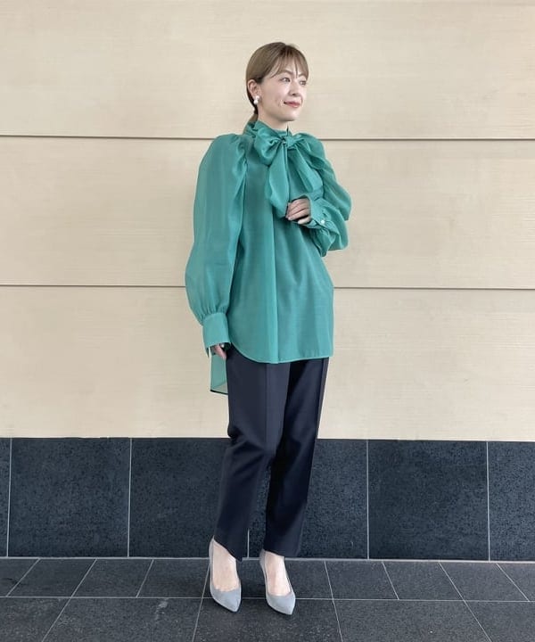 住吉　明佳さんの「BEAMS WOMEN｜オーガンジー リボンブラウス」を使ったコーディネート