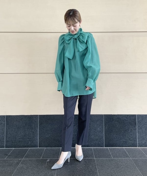 住吉　明佳さんの「BEAMS WOMEN｜オーガンジー リボンブラウス」を使ったコーディネート